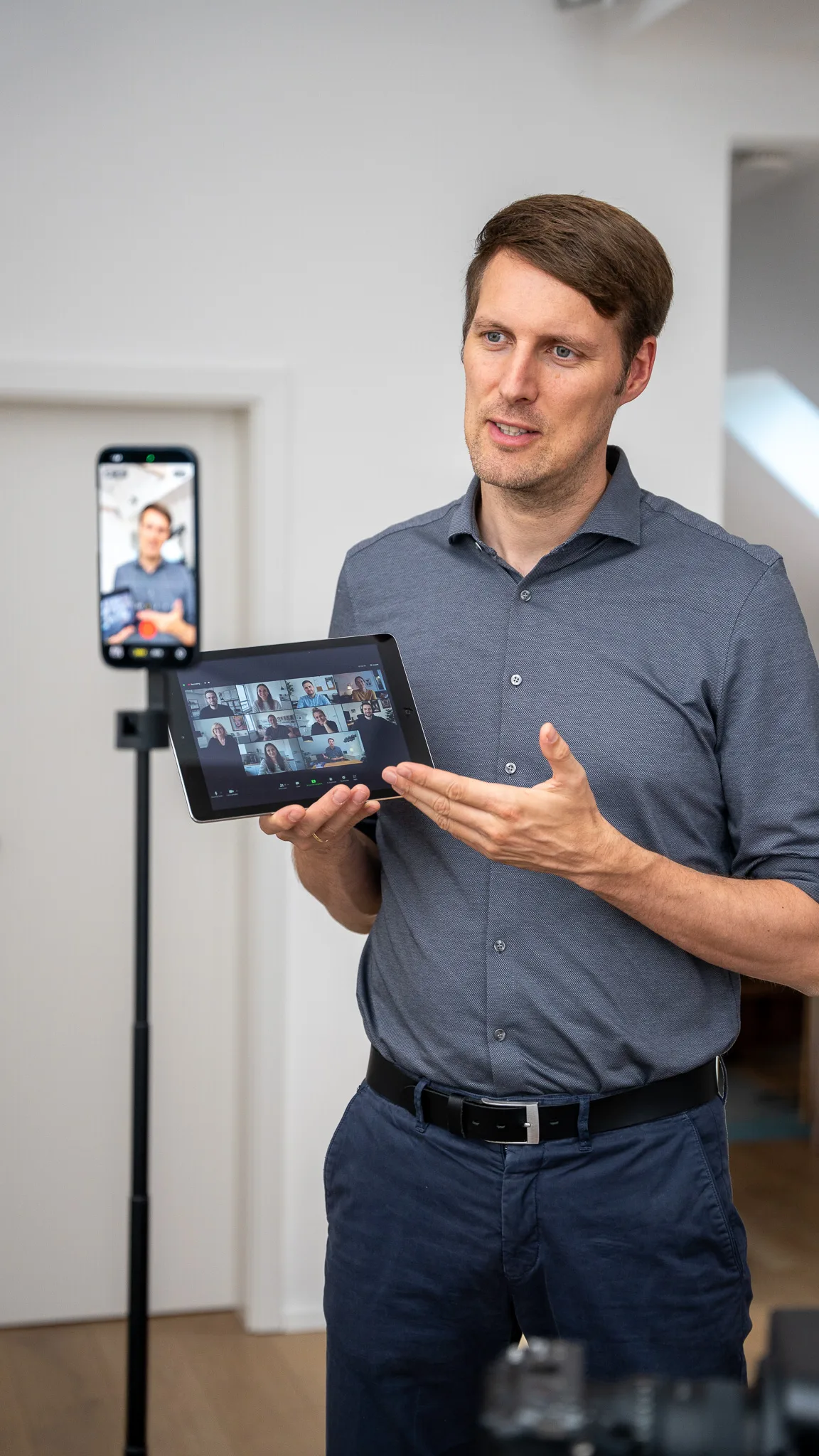 André Baumeister bei der Produktion des Dienstleistungs-Videos